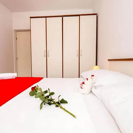 Marieta - Two-bedroom With Balcony And Sea View Appartement *