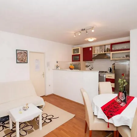 Daire Marieta - Two-bedroom With Balcony And Sea View *
