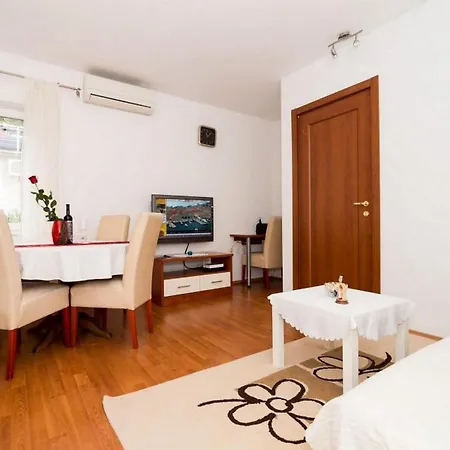 Marieta - Two-bedroom With Balcony And Sea View